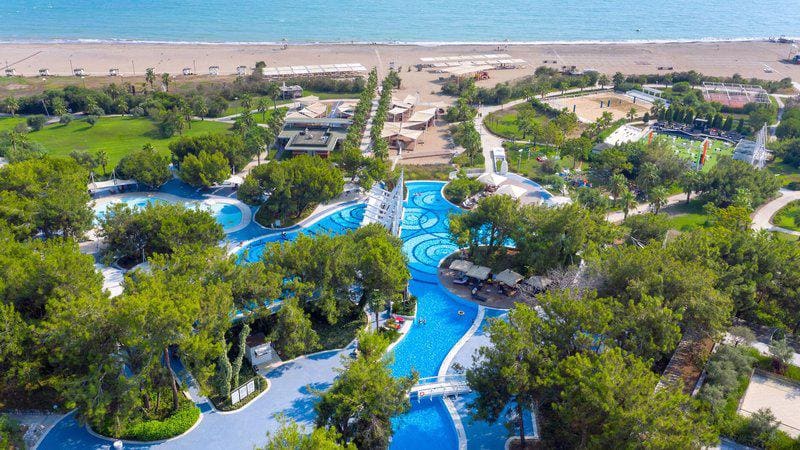 Lykia World Antalya: 5-sterrenresort aan een 2,5 km privéstrand in Belek