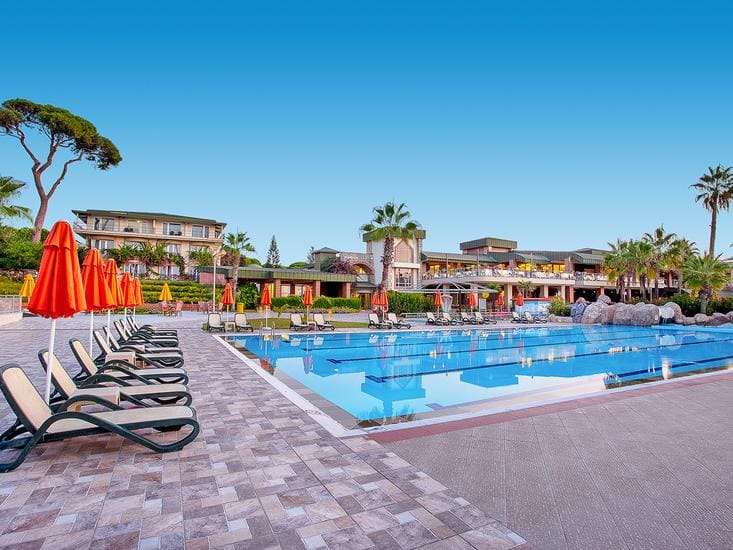 Pine Beach Belek: vijfsterrenresort direct aan het strand